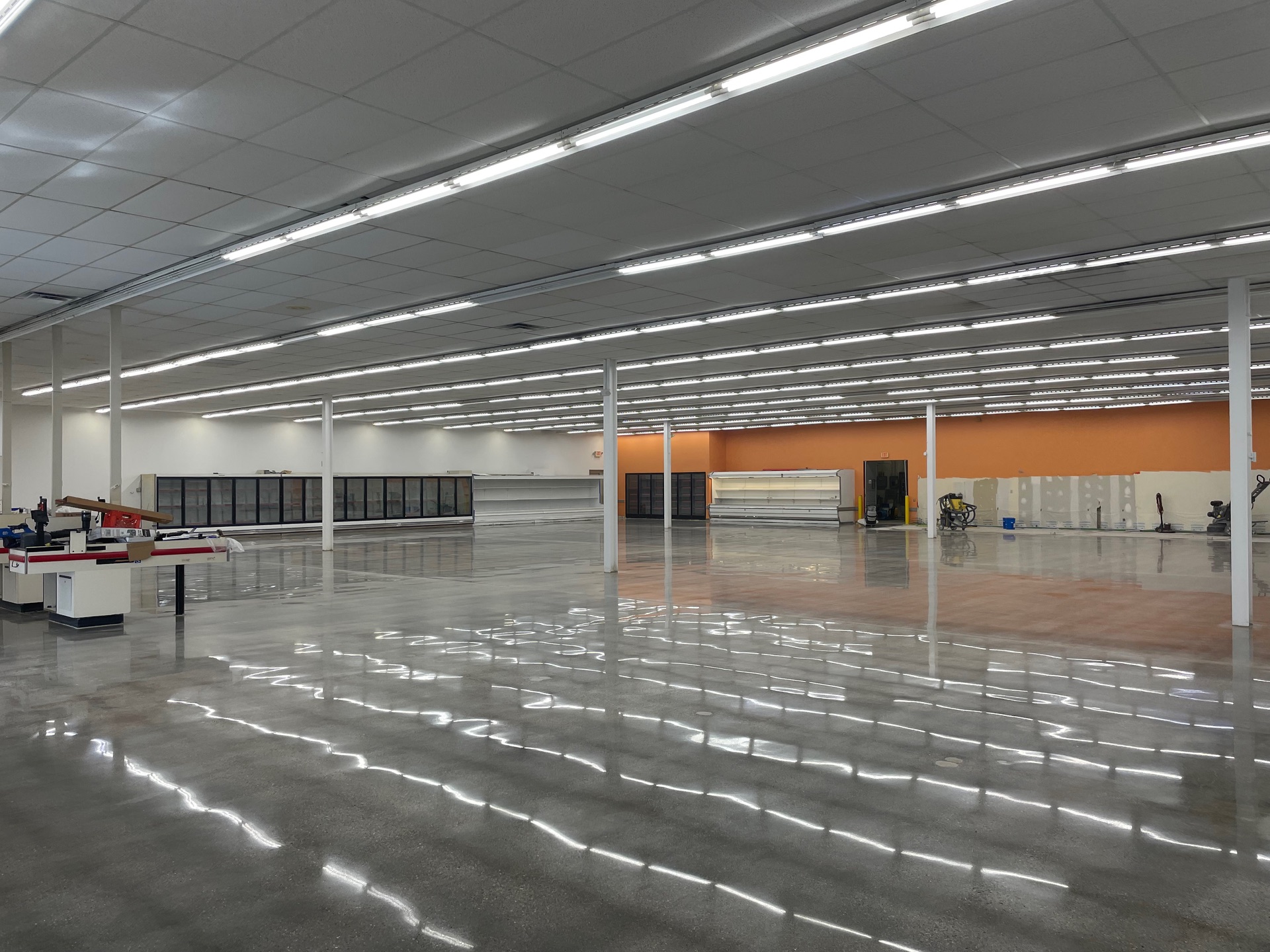 Polished concrete retail / grocery floor